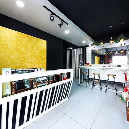 Oyo 727 Hotel Rafflesia Кота-Кінабалу Екстер'єр фото